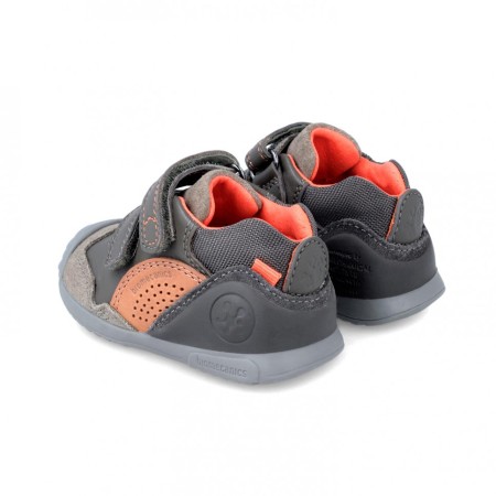 Παιδικό δερμάτινο sneaker για αγόρια Biomecanics 231125-B